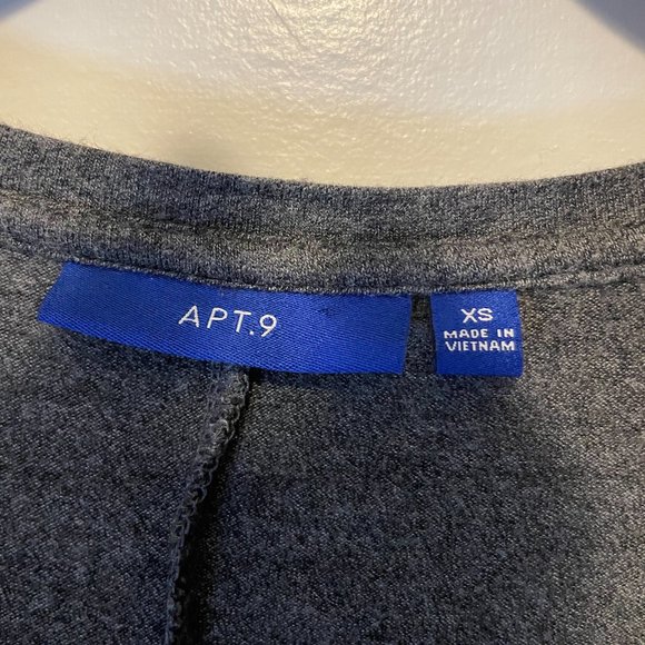 Women's 3/4 Sleeve Gray V-Neck Top - Picture 3 of 3